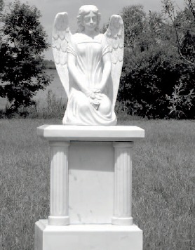 Sockel mit S�ulen f�r Marmorfigur