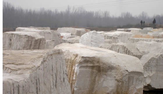 Rohblock aus Marmor - Wie Carrara oder Laser Marmor ist die Qualit�t. Direkt aus dem Steinbruch.